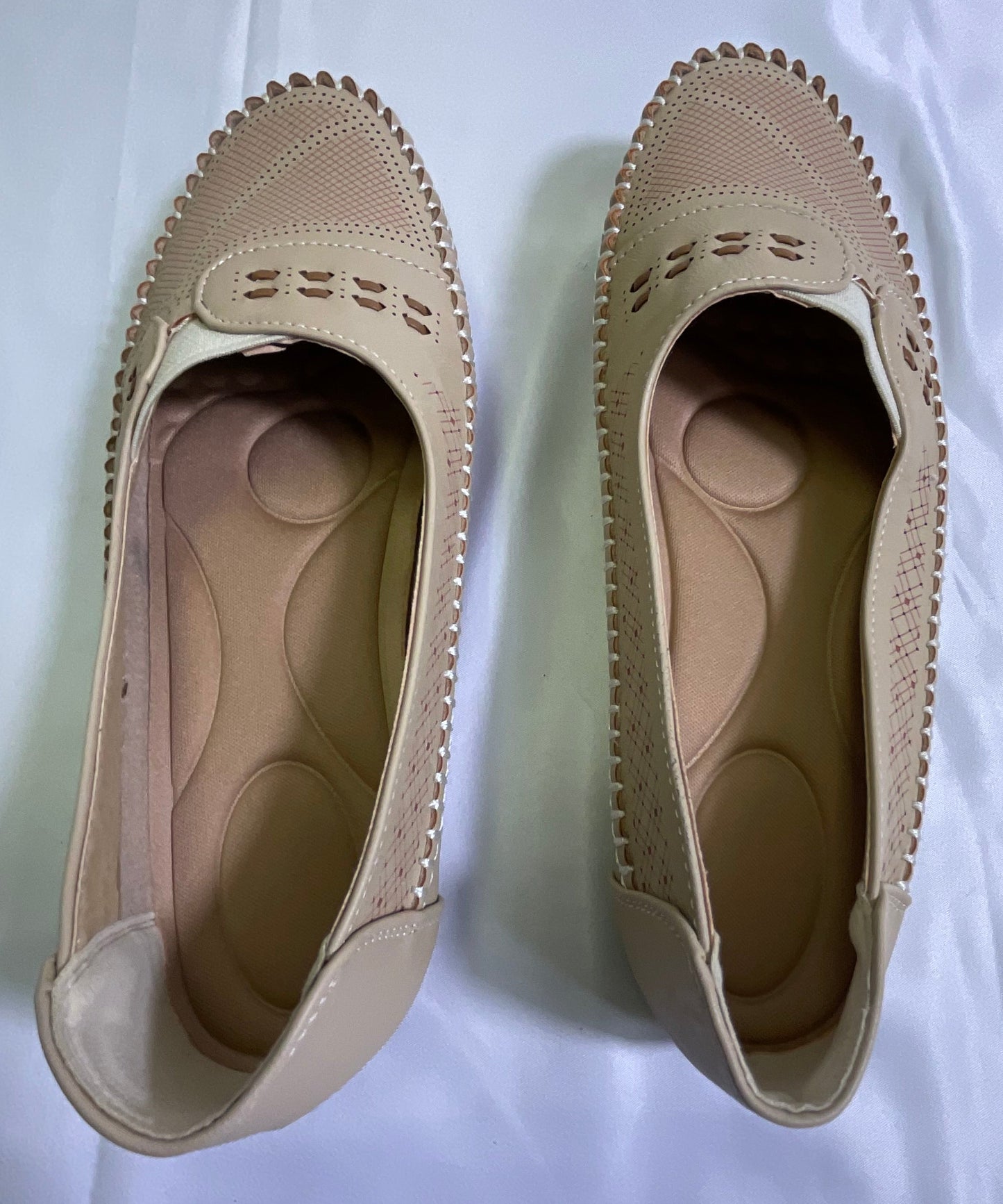 Slip on Square Toe Flat Loafers with a Breathable design in a Cool Beige Color. Size 39 EU/8 US