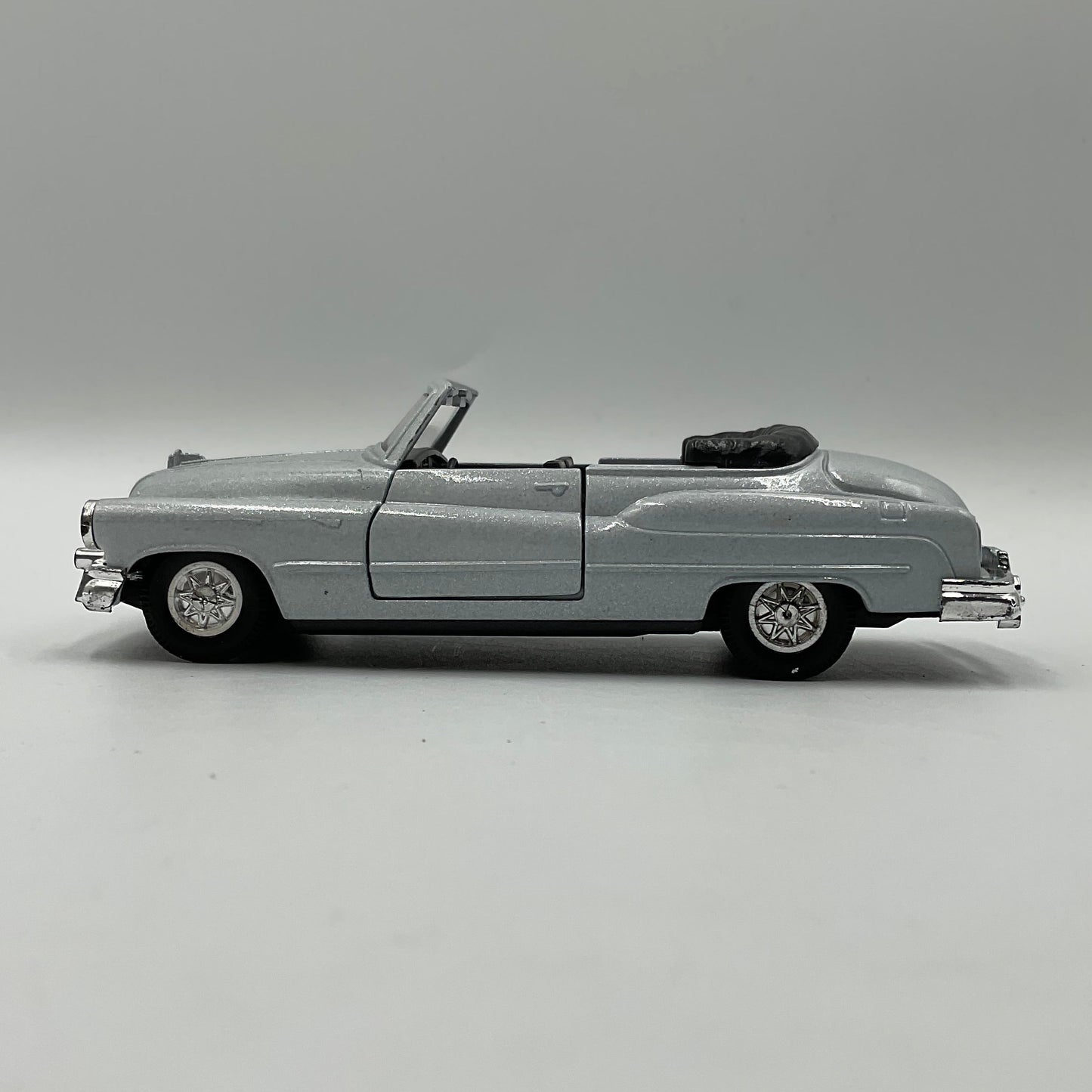 New-Ray 1955 1:43 Scale Vintage Cadillac Eldorado Convertible Die-Cast Scale Model Replica Car