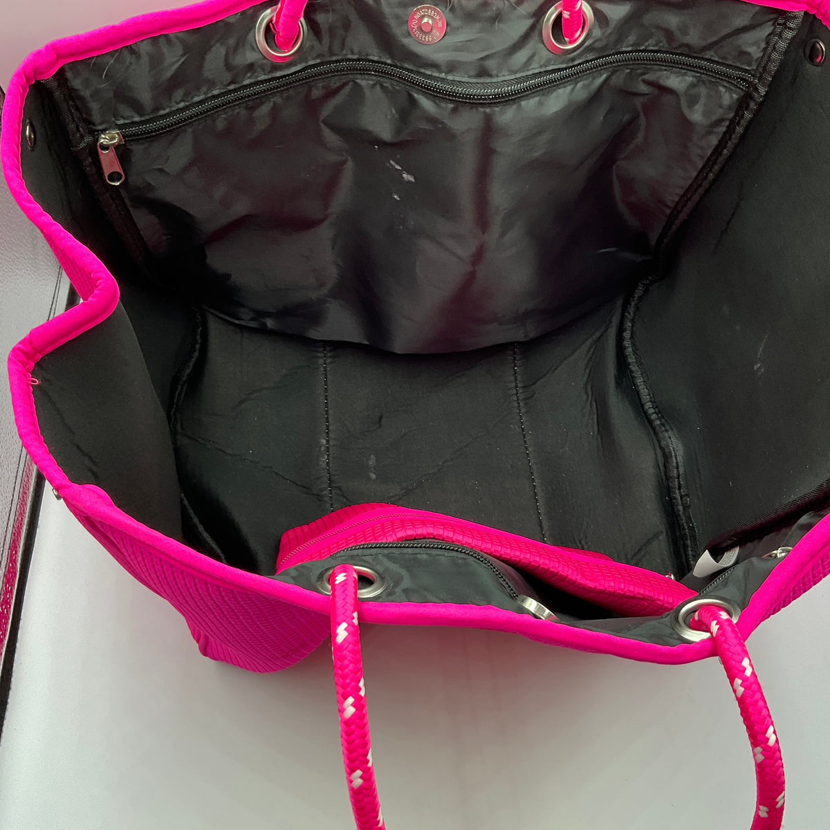 No Boundaries Neoprene Beach Tote Pink