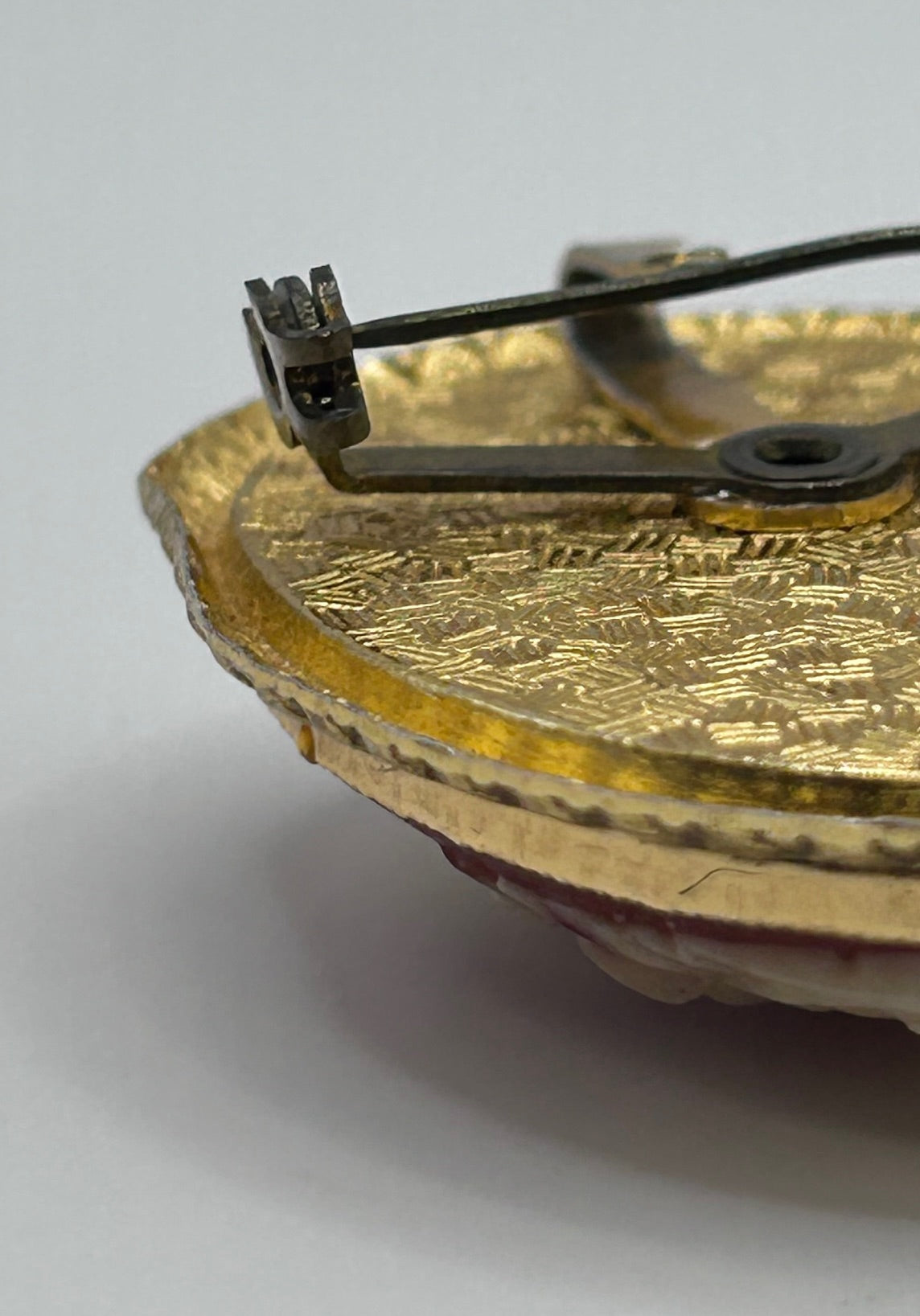 Victorian Woman Style Cameo Brooch Antiqued Gold Tone Pin Peach White Bust