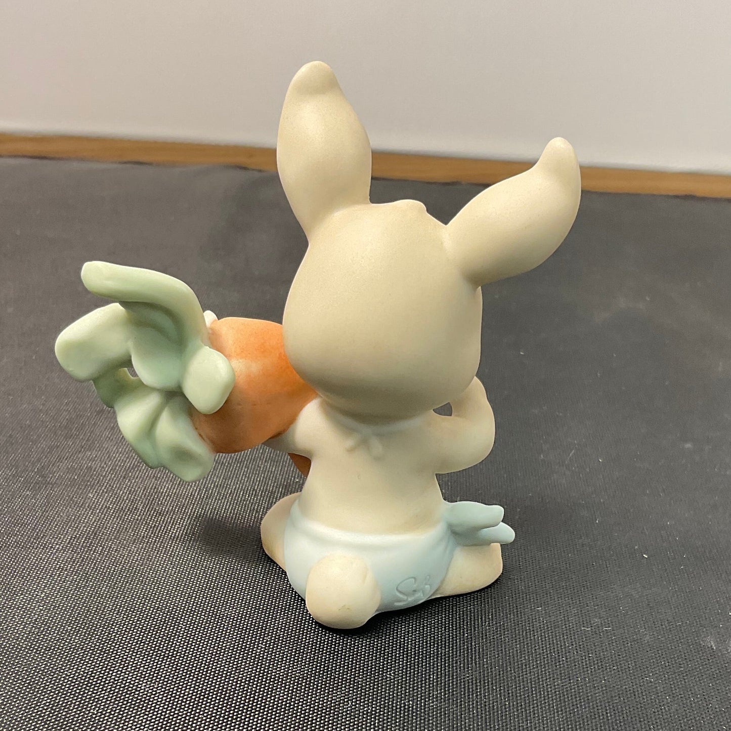 Precious Moments Vintage 1988 Members Only Figurine Somebunny Cares Hand Painted Porcelain Collectible