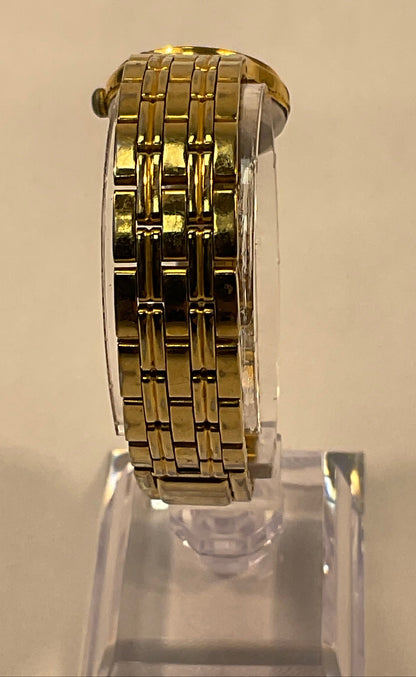 Seiko Gold Tone Round Case Vintage Quartz Stainless Steel Women's Watch New Battery