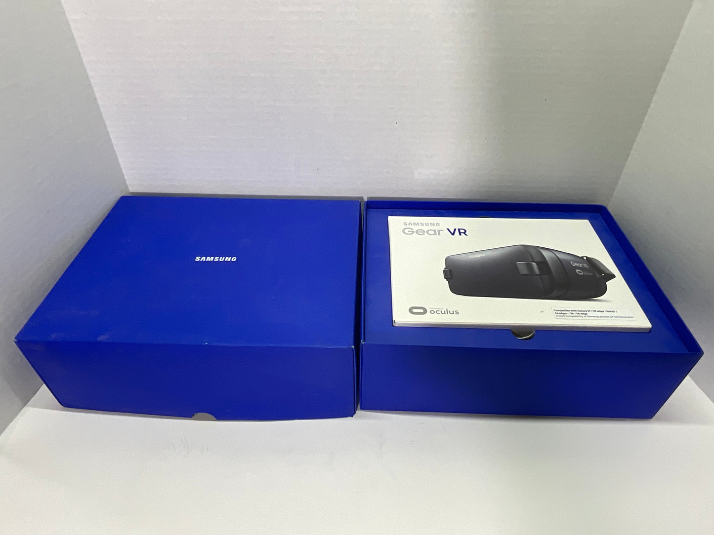Samsung Gear VR 2016-Virtual Reality Headset Black NIB