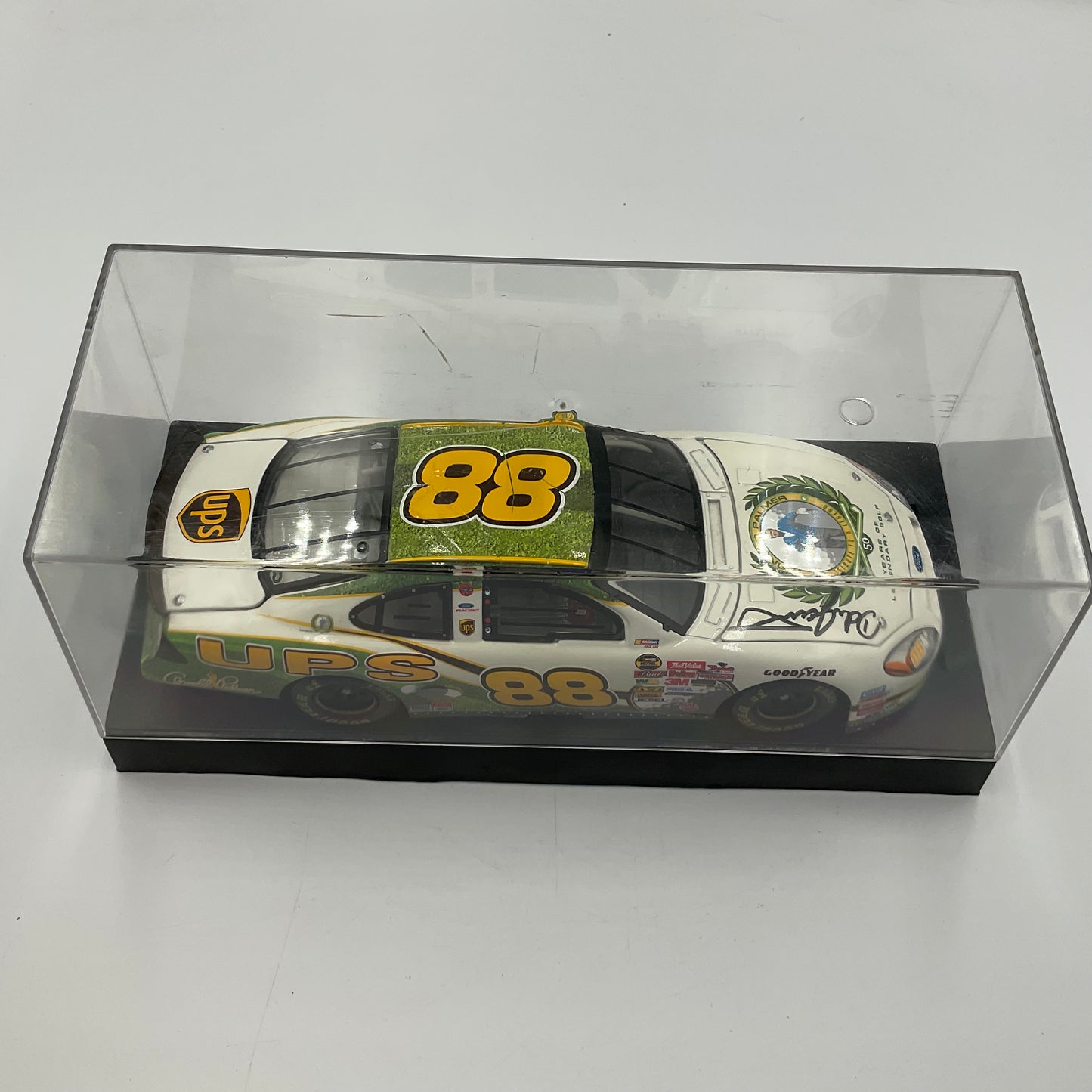 Dale Jarrett Autographed 1:24 Scale Die-Cast Model Car NASCAR #88 Replica