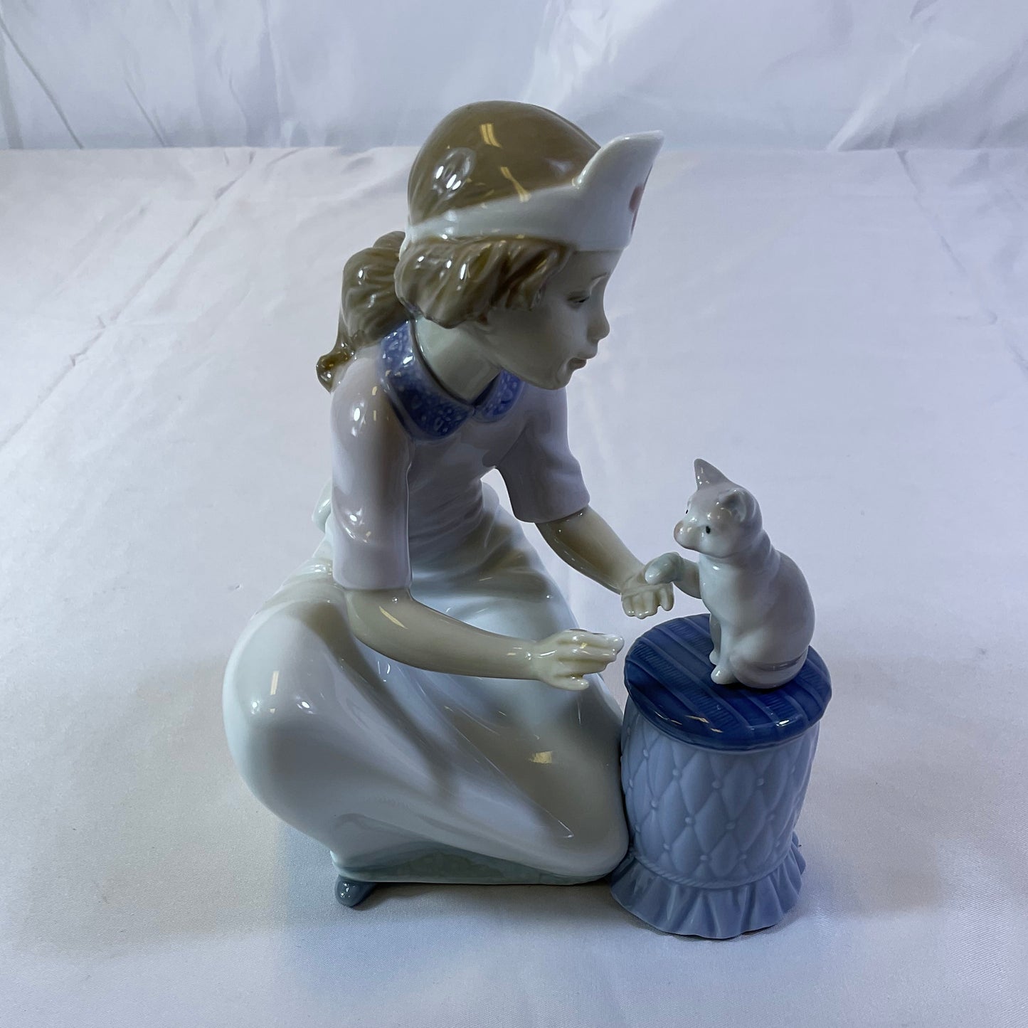 Lladro Daisa Vintage 1993 Brielle Galleries Worldwide Exclusive Hand-Signed Loving Care #6087 Porcelain Collectible Figurine Nurse Vet Rescue Kitten Retired Issue Handmade in Spain