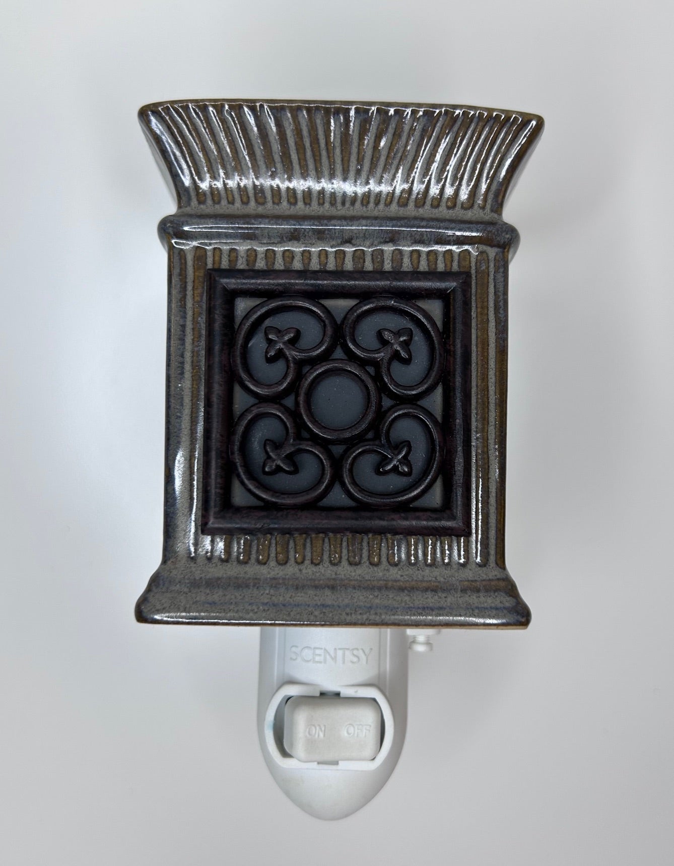 Scentsy Moss Wax Oil Candle Fragrance Warmer Plug In