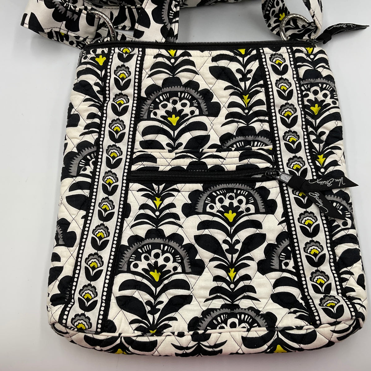 Vera Bradley Quilted And White Floral “Fanfare” Pattern Set