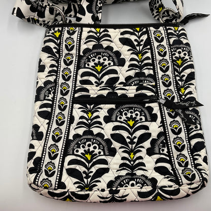 Vera Bradley Quilted And White Floral “Fanfare” Pattern Set