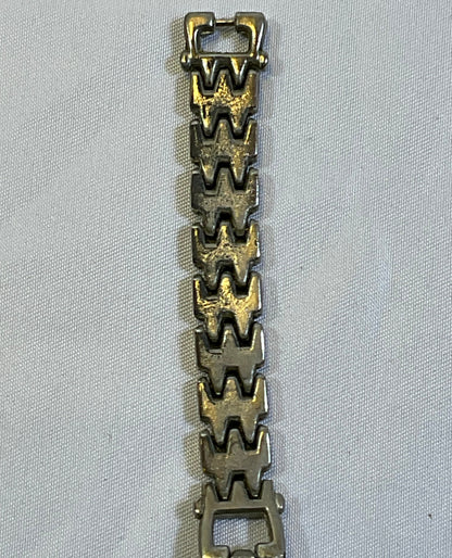 Vintage Gucci Quartz Women's Watch Emblem Stamped Silvertone Working Condition New Battery