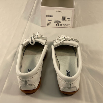 MINNETONKA White Leather Beaded Thunderbird Indian Moccasin Loafers Women's Shoes Size 5.5