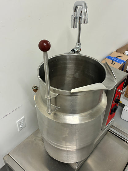 Brand New 2024 Vulcan K6Ett-7 6 Gallon Tilting Electric Steam Jacketed Kettle 7.5kw 208V with Base Table Stand