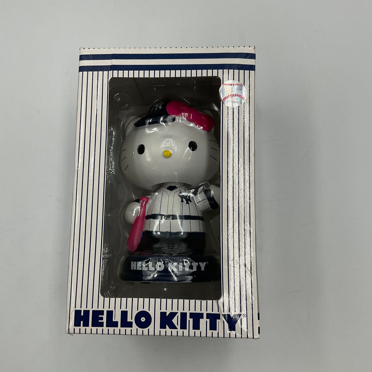 New York Yankees 2014 Japan Sanrio Hello Kitty Bobblehead Limited Edition