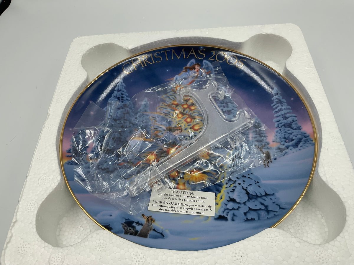 2005 Avon Annual Christmas Collector’s Plate”Angel Lights”