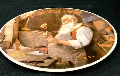 Norman Rockwell Santa in His Workshop Vintage 1984 Limited Edition Collector Plate