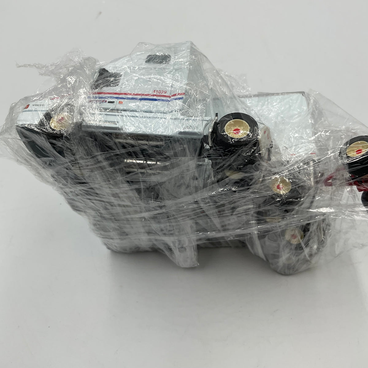 PEM Watkins Motor Lines Volvo Sleeper Cab Double Pup Trailers 1:64 Hartoy
