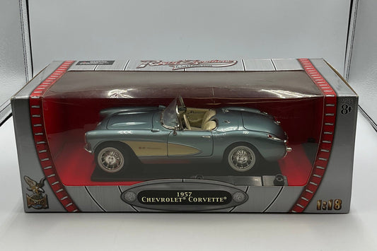 Road Signature 1957 Chevy Corvette Die Cast Model Car 1/18 Scale