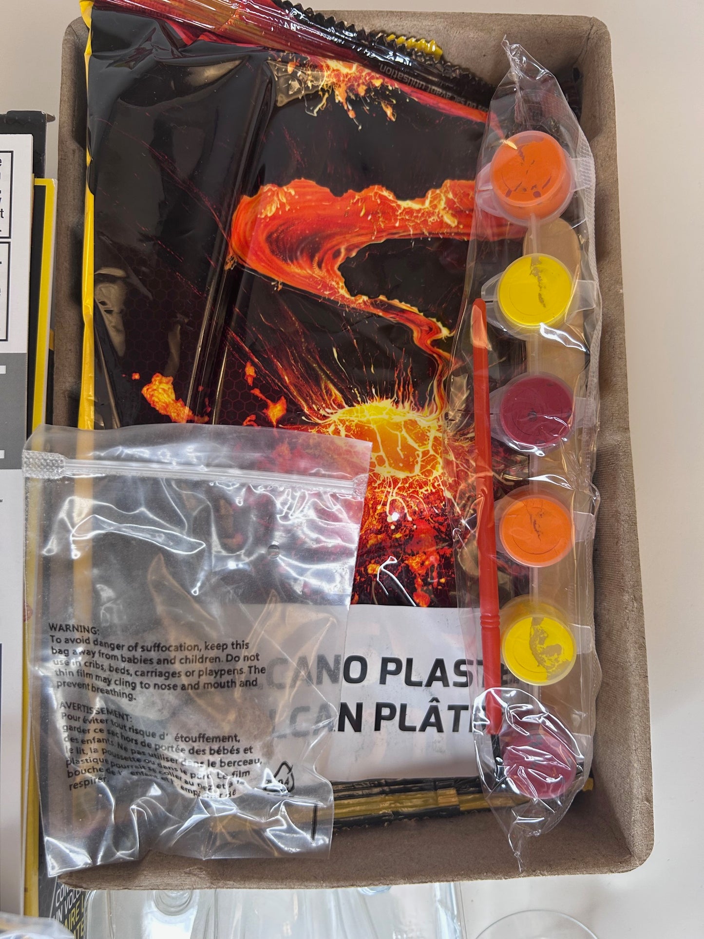 National Geographic Build Your Own Volcano Science Kit STEM Toy Kit for Children New in Box
