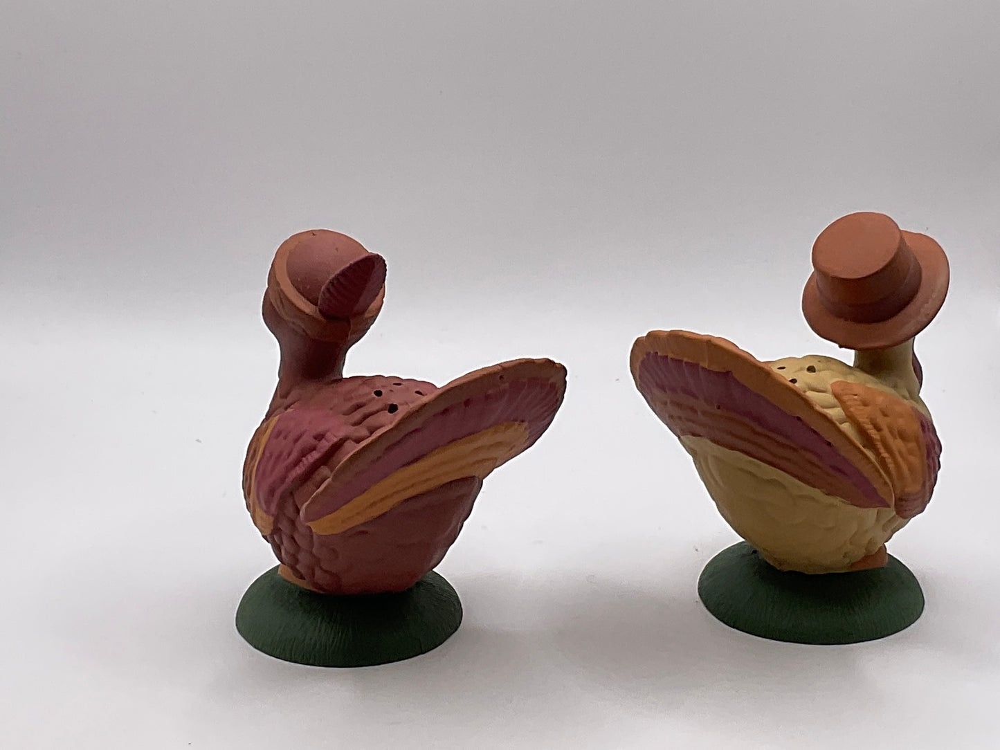 Avon Holiday Gift Turkey Twosome Salt & Pepper Shakers Thanksgiving Fall Autumn Seasonal Home Decor New in Original Box