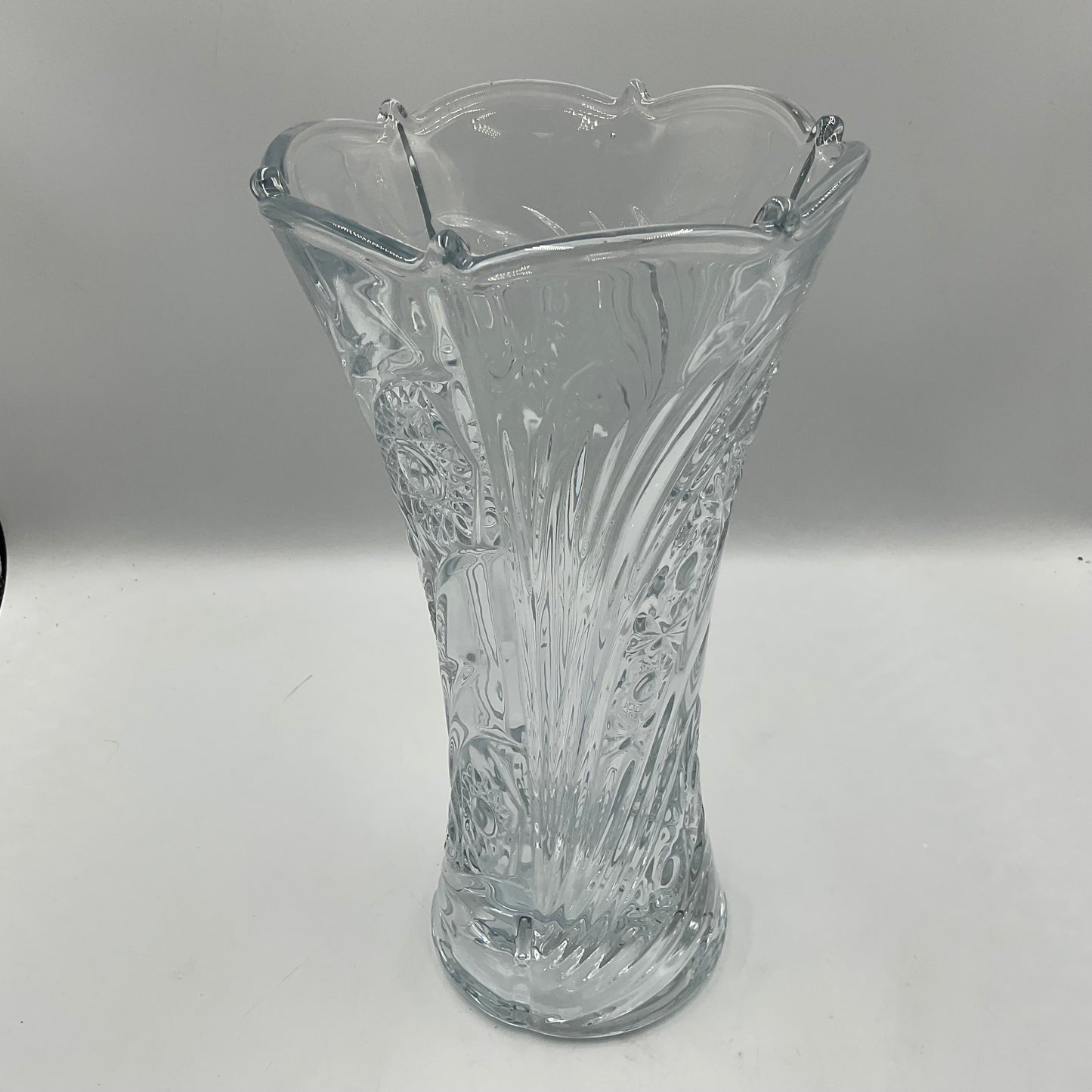 Ready JB Crystal Glass Vase Featuring Sunflower