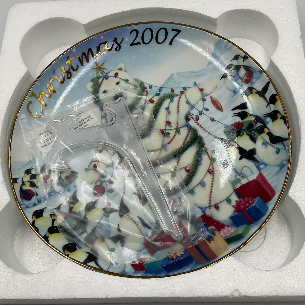 2007 Avon Collector Plate “Sharing The Holiday with Friends”