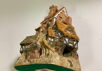 David Winter Cottage The house on Top 1982 Main Collection