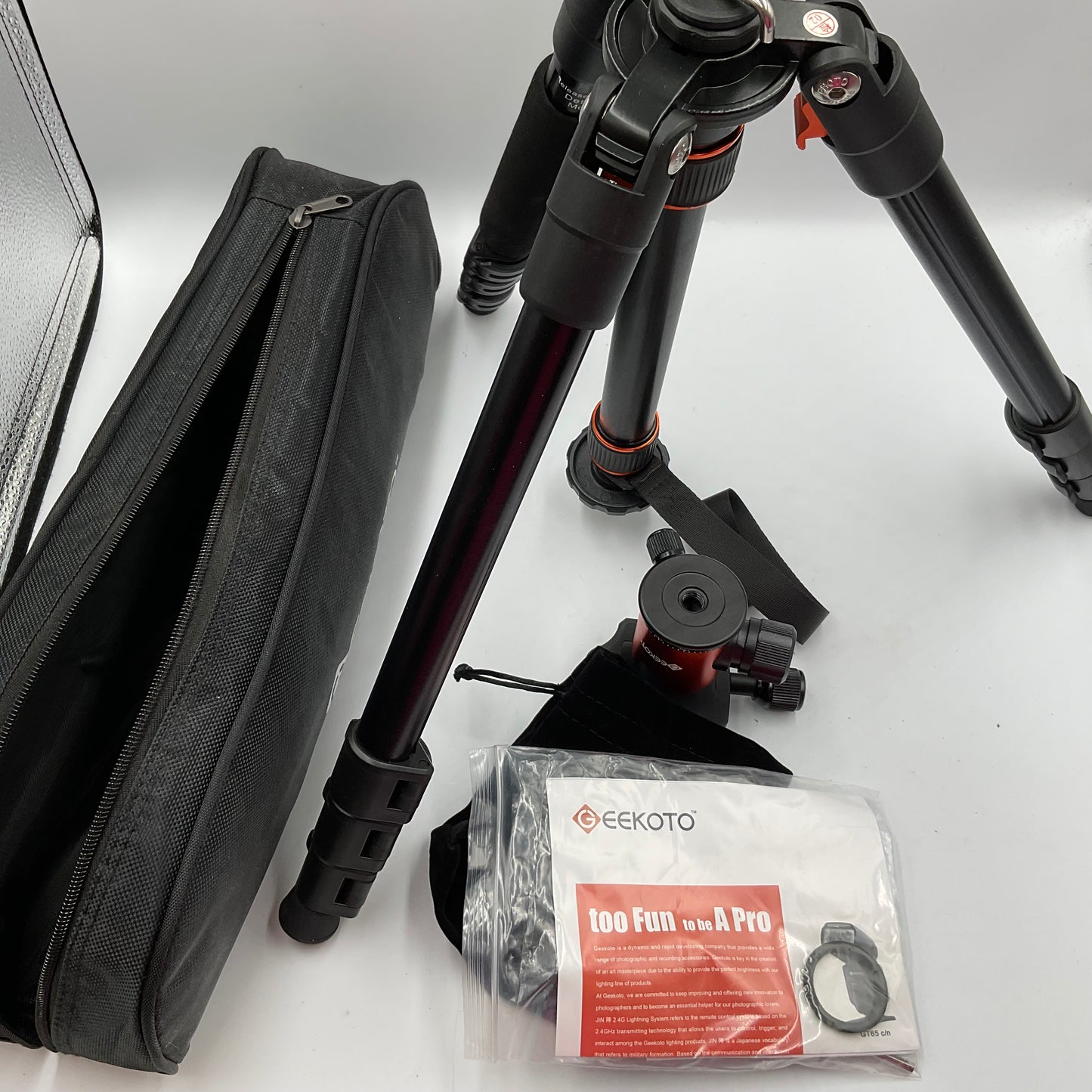 Geekoto Tripod In Carrying Case