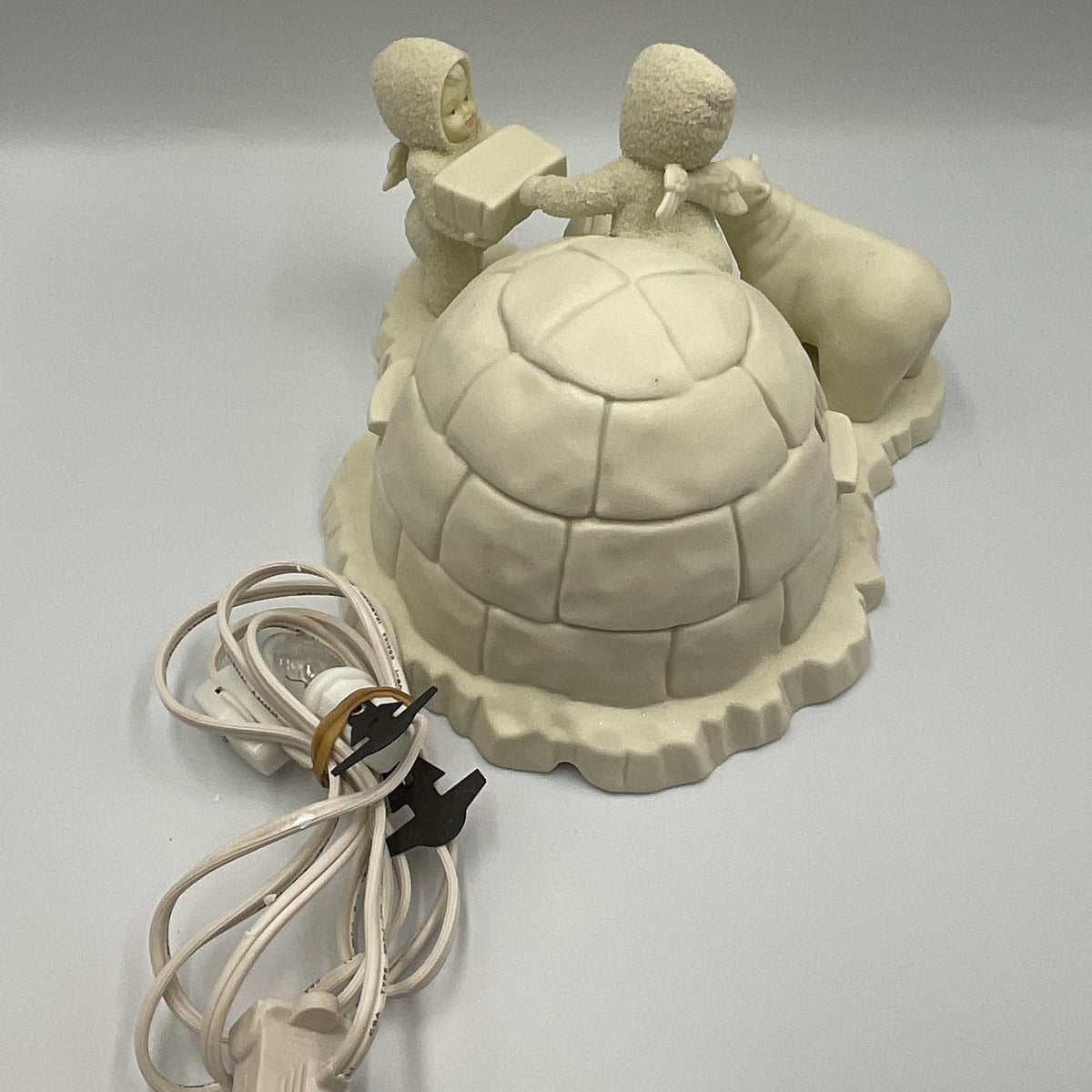 Department 56 Snowbabies We’re Building An Icy Igloo Lighted figurine w/ Box