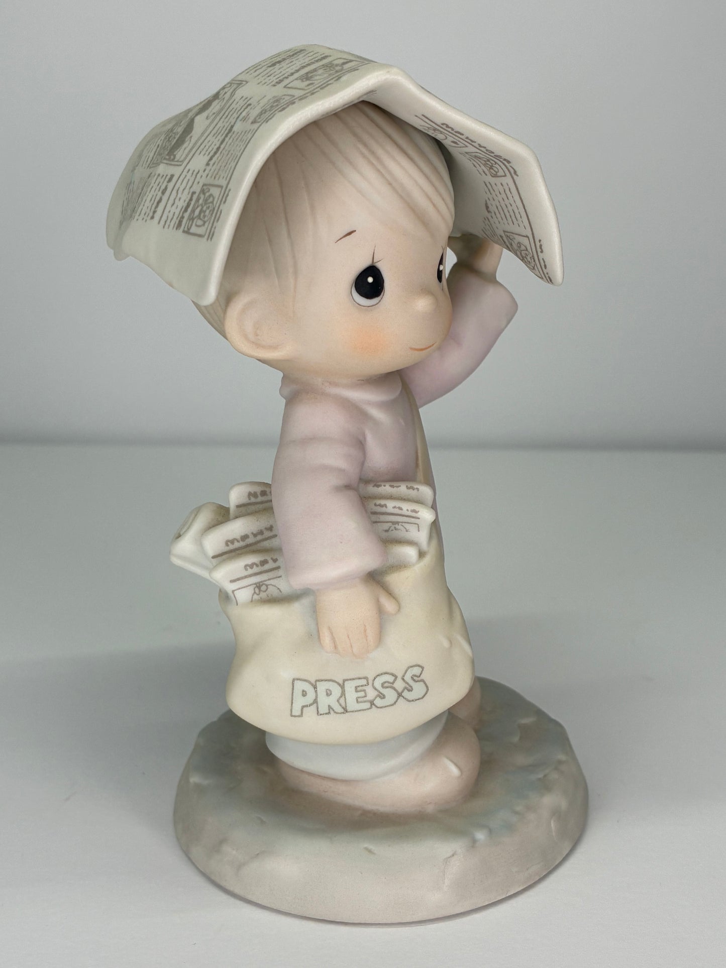 Precious Moments Vintage 1988 Sending You Showers of Blessings Hand Painted Porcelain Collectible Figurine Orig Box Mint