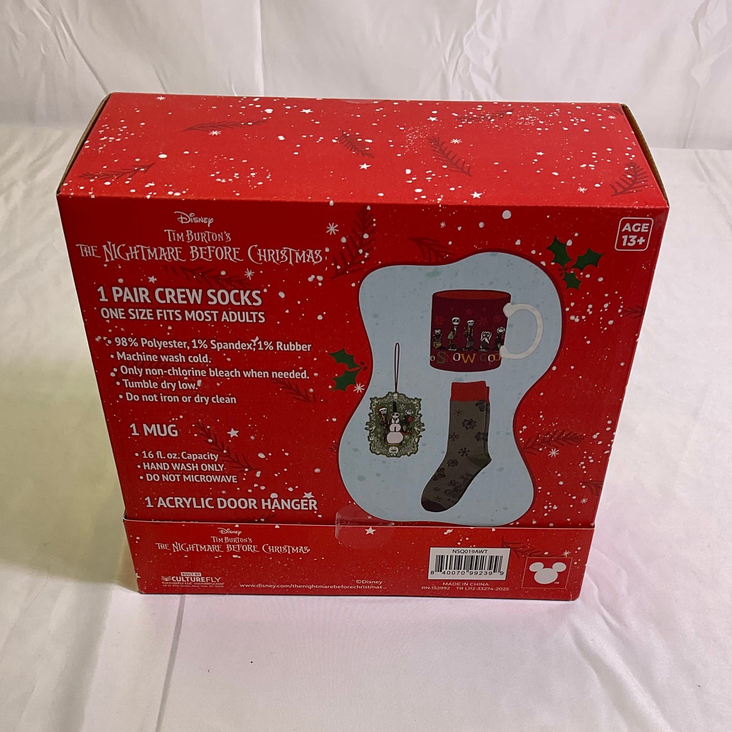 Tim Burtons The Nightmare Before Christmas Disney Holiday Gift Box Set Coffee Cup Socks Door Hanger Brand New in Original Box
