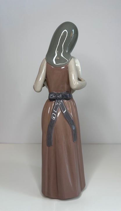 Lladro Porcelain Figurine Bashful Girl with Straw Hat #5007 Vintage 1980s Spain