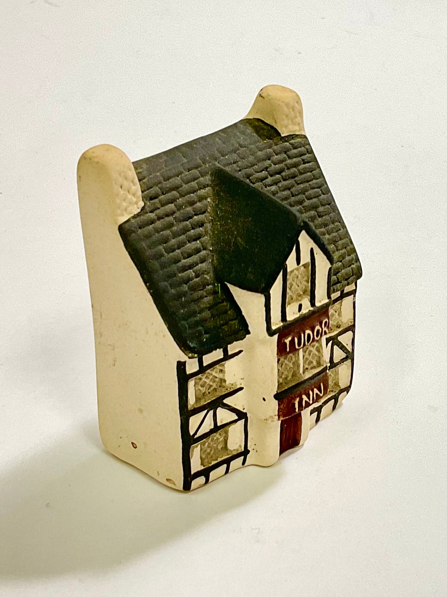 Philip Laureston Tudor Inn 700 Series