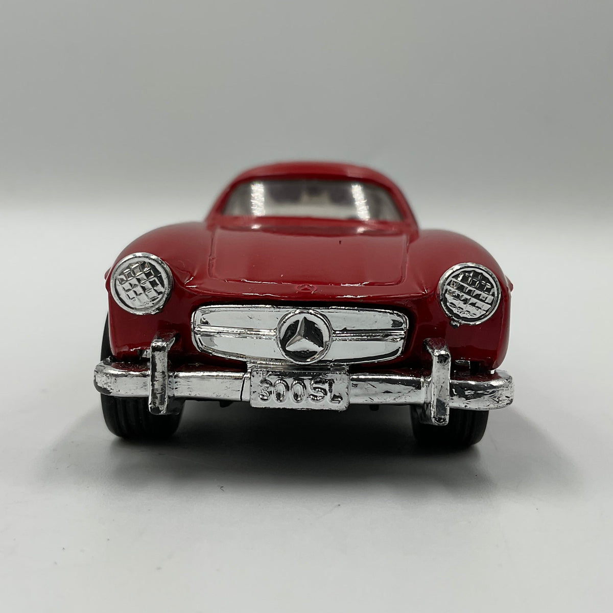 1950's 1/40 Scale Model Red Kinsmart Mercedes-Benz 300SL Die-Cast Scale Model Replica Car
